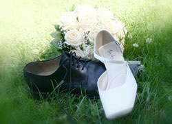 Braut und Bräutigam brauchen spezielle Hochzeitsschuhe