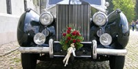 Hochzeitsfahrzeug geschmückter Oldtimer